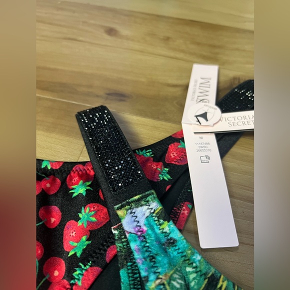 Victoria’s Secret shine strap Brazilian bottoms - Picture 2 of 6